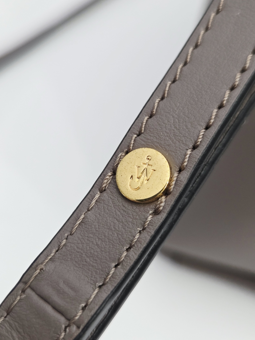 JW ANDERSON THE JWA SMALL CORNER BAG - TAUPE LEATHER - Picture 13 of 15